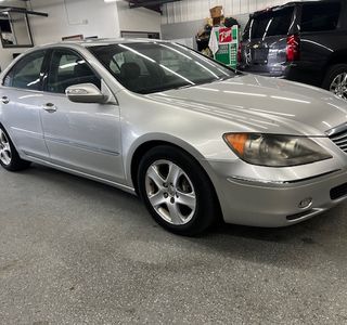 2005 Acura RL SH-AWD photo 3