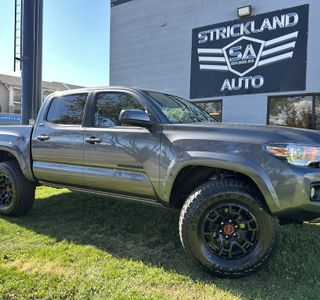 2017 Toyota Tacoma SR5 4WD photo 1