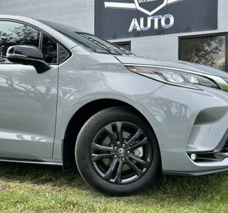 2025 Toyota Sienna XSE 7-Passenger AWD photo 3