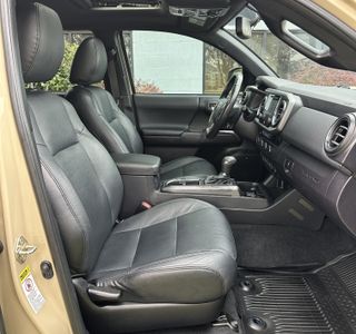 2017 Toyota Tacoma TRD Off Road Premium Long Bed V6 4WD photo 21