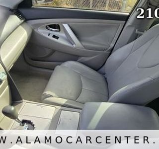 2009 Toyota Camry SE photo 35