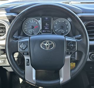 2017 Toyota Tacoma SR5 4WD photo 34