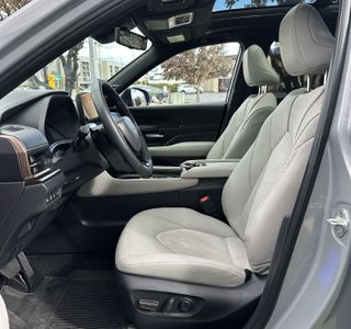 2026 Toyota Grand Highlander Hybrid MAX Platinum AWD photo 16