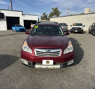 2012 Subaru Outback 2.5i Limited photo 3