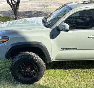 2023 Toyota Tacoma TRD Off Road Premium V6 4WD photo 10