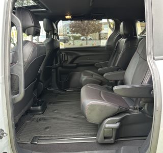 2025 Toyota Sienna XSE 7-Passenger AWD photo 18