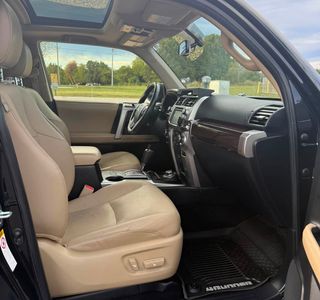 2017 Toyota 4Runner Limited 4WD V6 photo 22