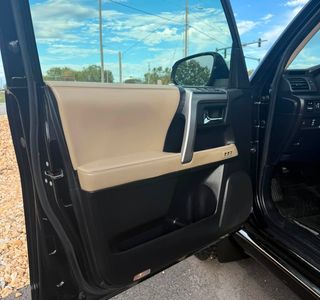 2017 Toyota 4Runner Limited 4WD V6 photo 9