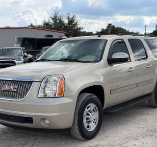 2011 GMC Yukon XL SLT-1 3/4 Ton 4WD photo 1