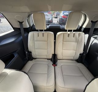 2018 Ford Explorer Platinum AWD photo 17
