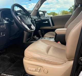 2017 Toyota 4Runner Limited 4WD V6 photo 8