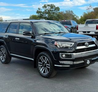 2017 Toyota 4Runner Limited 4WD V6 photo 3