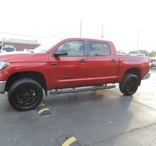 2019 Toyota Tundra CrewMax SR5 4WD photo 2
