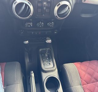 2012 Jeep Wrangler Unlimited Sahara 4WD photo 17