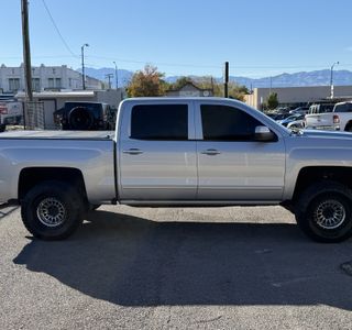 2017 Chevrolet Silverado 1500 LT Crew Cab 4WD photo 6