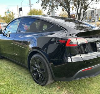 2025 Tesla Model Y Long Range AWD photo 9