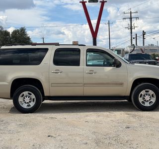 2011 GMC Yukon XL SLT-1 3/4 Ton 4WD photo 4