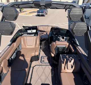 2025 Malibu M242 photo 15