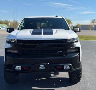 2019 Chevrolet Silverado 1500 LT Trail Boss Crew Cab 4WD photo 2