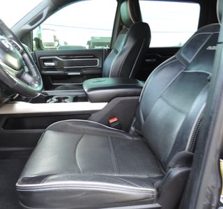 2019 RAM 3500 Crew Cab Laramie DRW 4WD photo 13