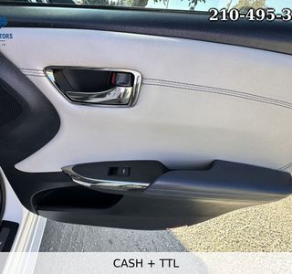 2013 Toyota Avalon Hybrid Limited photo 29