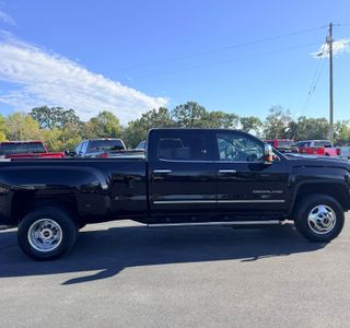 2018 GMC Sierra 3500HD Denali Crew Cab 4WD photo 4