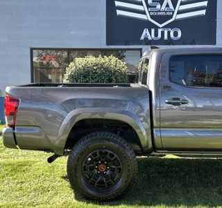 2017 Toyota Tacoma SR5 4WD photo 6