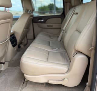 2011 GMC Yukon XL SLT-1 3/4 Ton 4WD photo 11