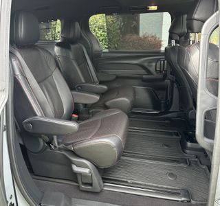 2025 Toyota Sienna XSE 7-Passenger AWD photo 23