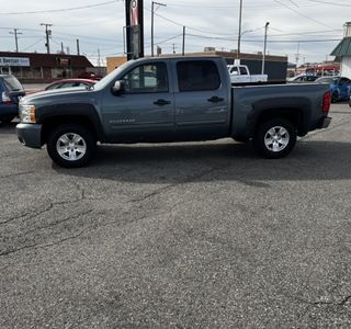 2010 Chevrolet Silverado 1500 LT1 Crew Cab 4WD photo 1