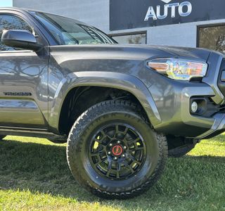 2017 Toyota Tacoma SR5 4WD photo 3