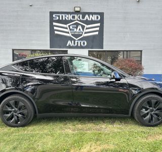 2025 Tesla Model Y Long Range AWD photo 5