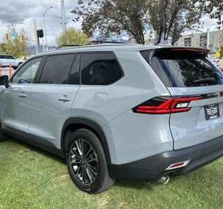 2026 Toyota Grand Highlander Hybrid MAX Platinum AWD photo 9