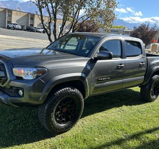 2017 Toyota Tacoma SR5 4WD photo 11