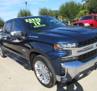 2019 Chevrolet Silverado 1500 LT Crew Cab  2WD photo 1