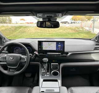 2025 Toyota Sienna XSE 7-Passenger AWD photo 32