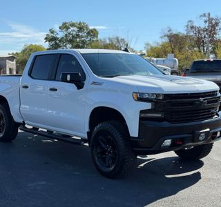 2019 Chevrolet Silverado 1500 LT Trail Boss Crew Cab 4WD photo 3
