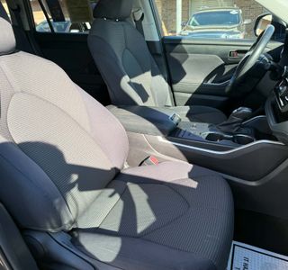 2021 Toyota Highlander LE FWD V6 photo 43
