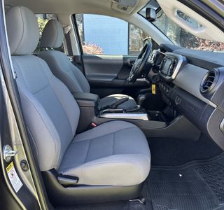 2017 Toyota Tacoma SR5 4WD photo 20