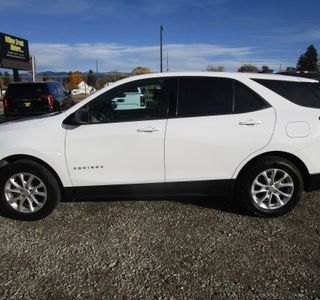 2018 Chevrolet Equinox LS AWD photo 2
