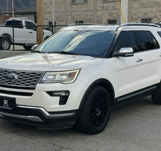 2018 Ford Explorer Platinum AWD photo 3