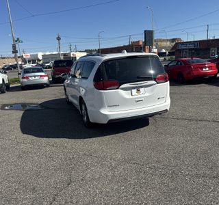 2018 Chrysler Pacifica Hybrid Touring L photo 8
