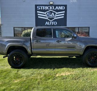 2017 Toyota Tacoma SR5 4WD photo 5