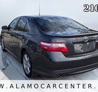 2009 Toyota Camry SE photo 3