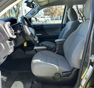 2017 Toyota Tacoma SR5 4WD photo 16