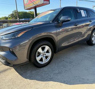 2021 Toyota Highlander LE FWD V6 photo 8