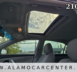 2009 Toyota Camry SE photo 38