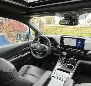 2025 Toyota Sienna XSE 7-Passenger AWD photo 30