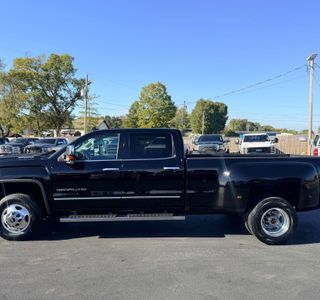 2018 GMC Sierra 3500HD Denali Crew Cab 4WD photo 8