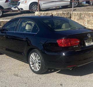 2014 Volkswagen Jetta SEL photo 3